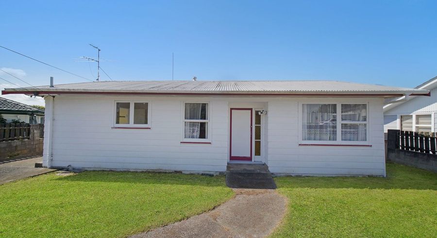  at 71 Seaview Road, Glenfield, Auckland