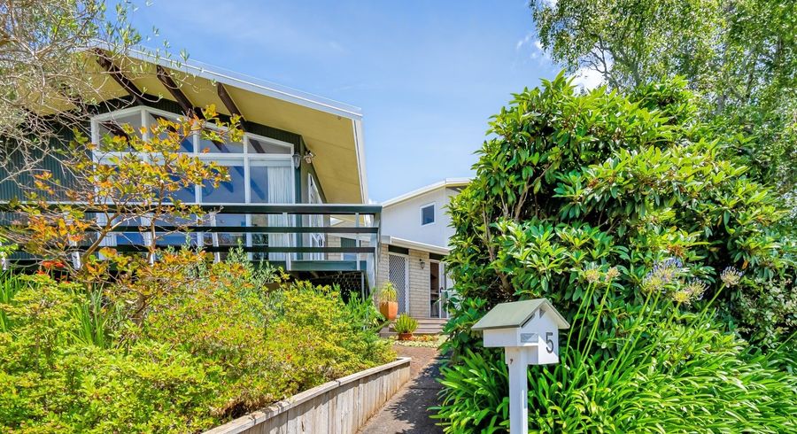  at 5 Longview Drive, Merrilands, New Plymouth