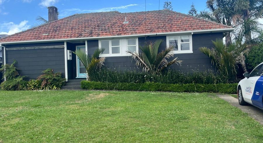  at 4 Fernwood Place, Wai o Taiki Bay, Auckland