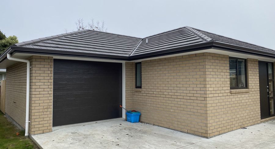 at 297 Clarkin Road, Fairfield, Hamilton