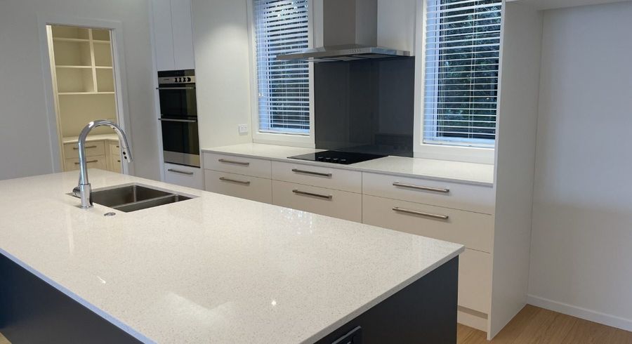  at 31 Montgomery Avenue, Rothesay Bay, Auckland