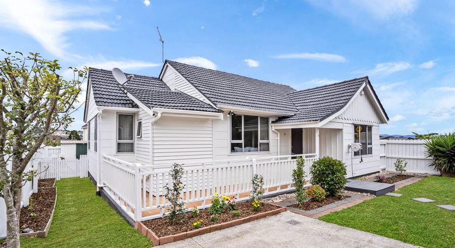  at 4 Youth Street, Mount Roskill, Auckland