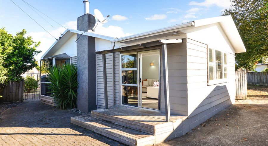  at 82 Mount View Road, Melville, Hamilton