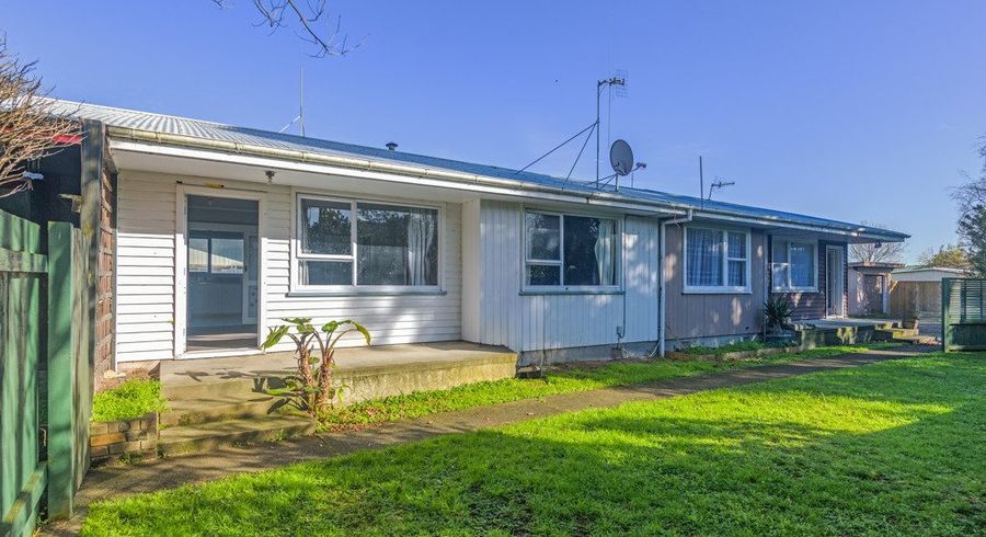  at 2/302 Tremaine Avenue, Takaro, Palmerston North, Manawatu / Whanganui