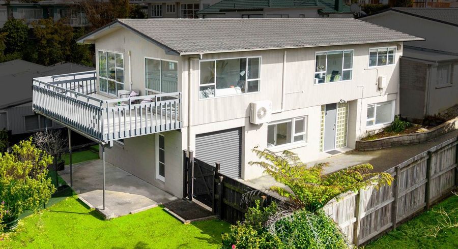  at 2/100 Sunrise Avenue, Mairangi Bay, North Shore City, Auckland
