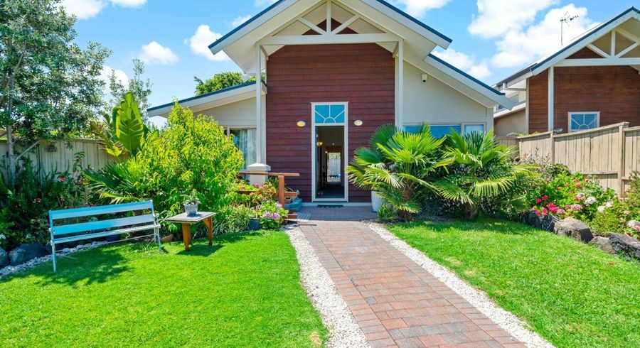  at 5 Woodbank Drive, Glen Eden, Waitakere City, Auckland
