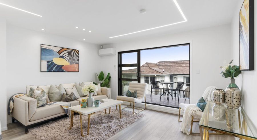  at 789D East Coast Road, Northcross, North Shore City, Auckland