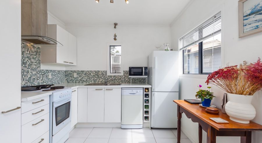  at 2/24 Sunnyside Road, Sunnyvale, Waitakere City, Auckland