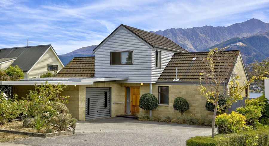  at 16 Oregon Drive, Kelvin Heights, Queenstown