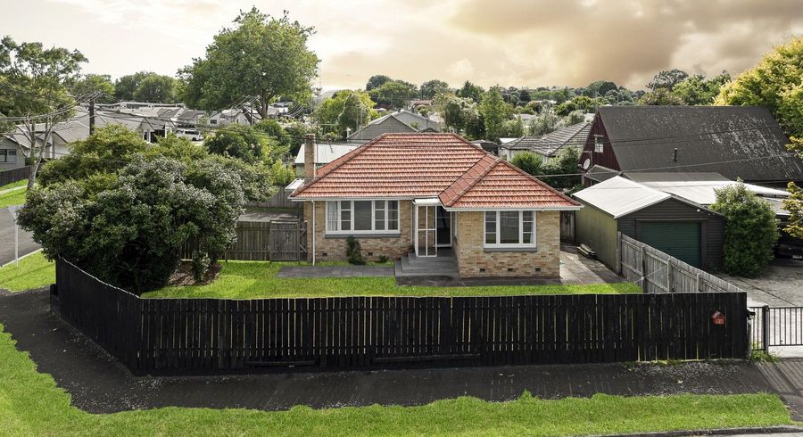  at 2 Old Farm Road, Hamilton East, Hamilton