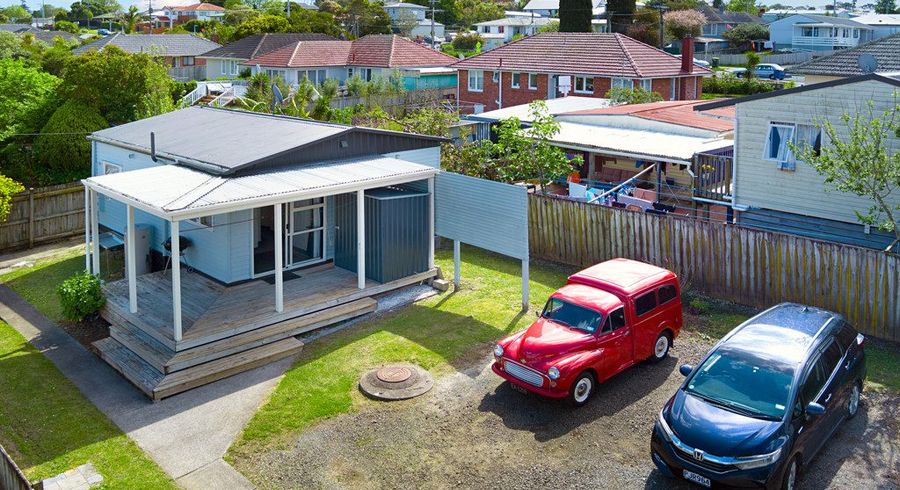  at 1/8 Devon Street, Te Atatu South, Waitakere City, Auckland