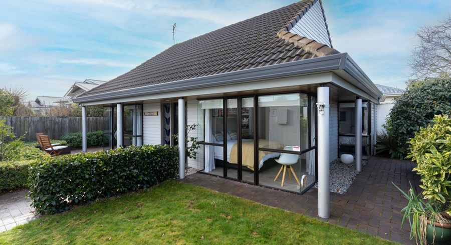  at 2/18 Windermere Road, Papanui, Christchurch