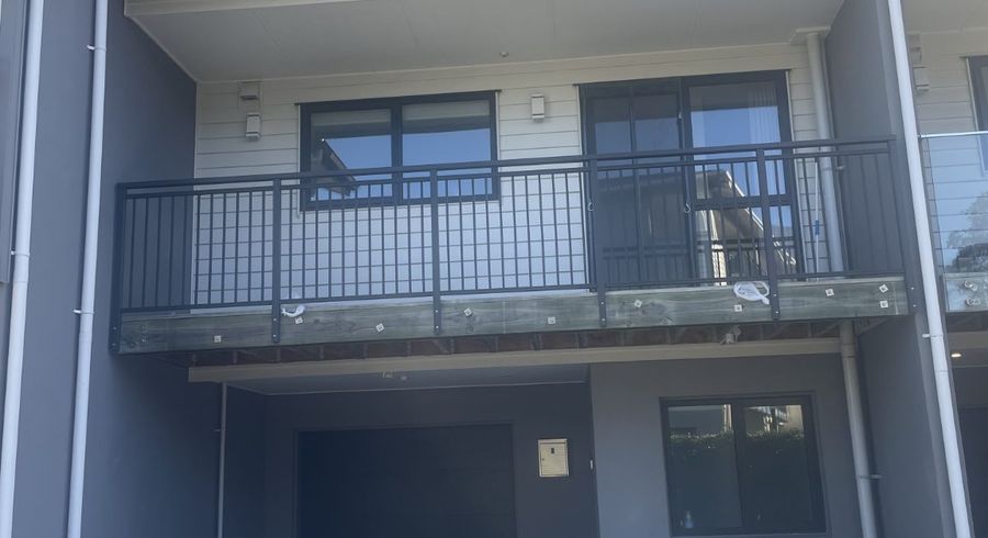  at 5 Lilac Lane, Oteha, North Shore City, Auckland