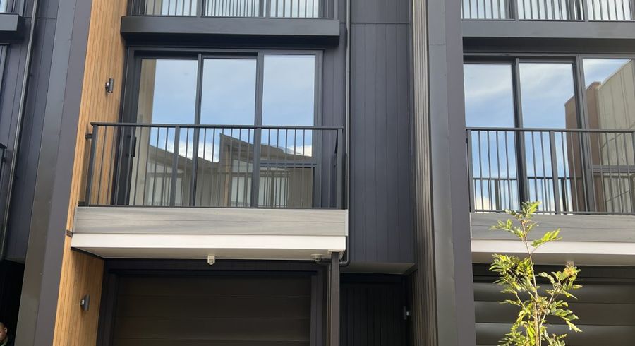  at 42 Amber court, Stonefields, Auckland City, Auckland