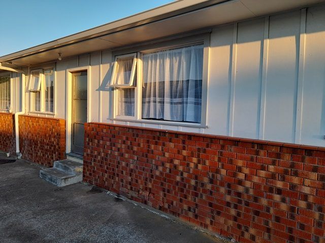  at 2/15 Worcester Street, West End, Palmerston North, Manawatu / Whanganui
