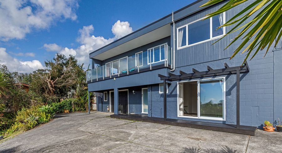  at 1/15 Valdese Rise, Browns Bay, Auckland