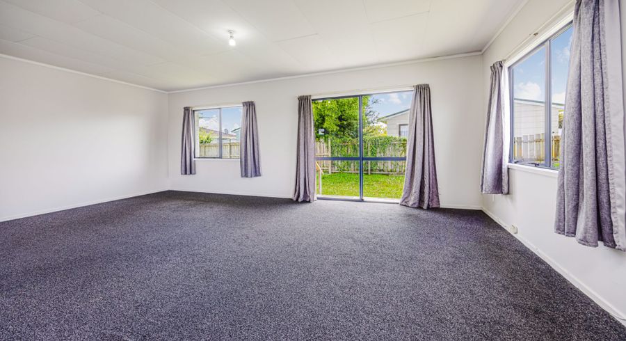  at 2/5 Solveig Place, Randwick Park, Manukau City, Auckland