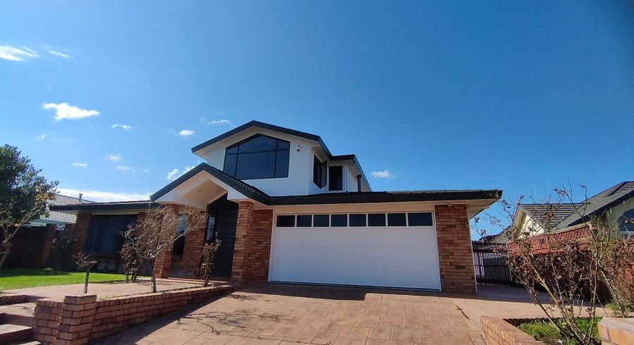  at 24 Huntington Drive, Huntington, Hamilton