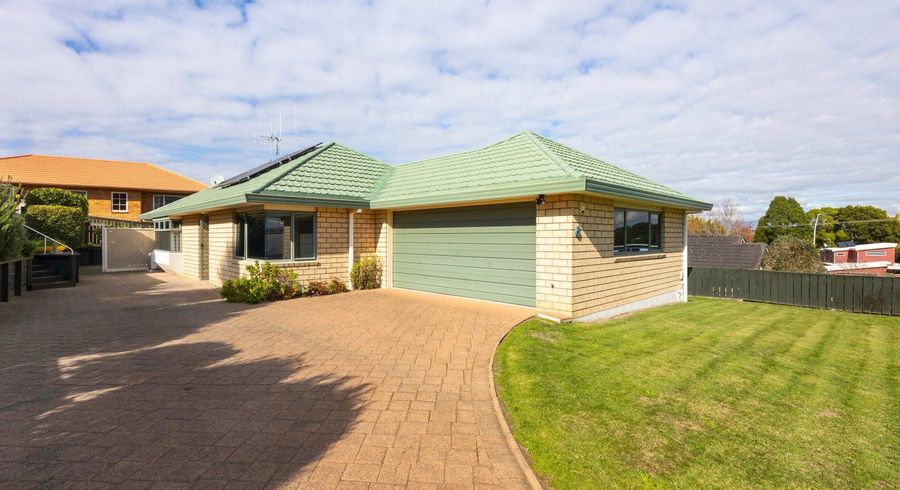  at 6 Glenside Rise, Grandview Heights, Hamilton, Waikato