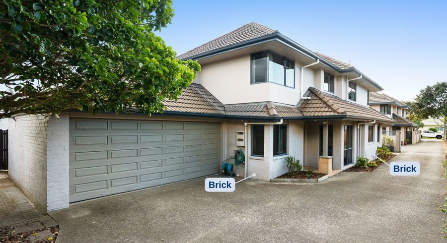  at 2/6 Eastern Beach Road, Eastern Beach, Manukau City, Auckland