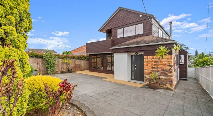  at 16 Dallinghoe Crescent, Milford, Auckland