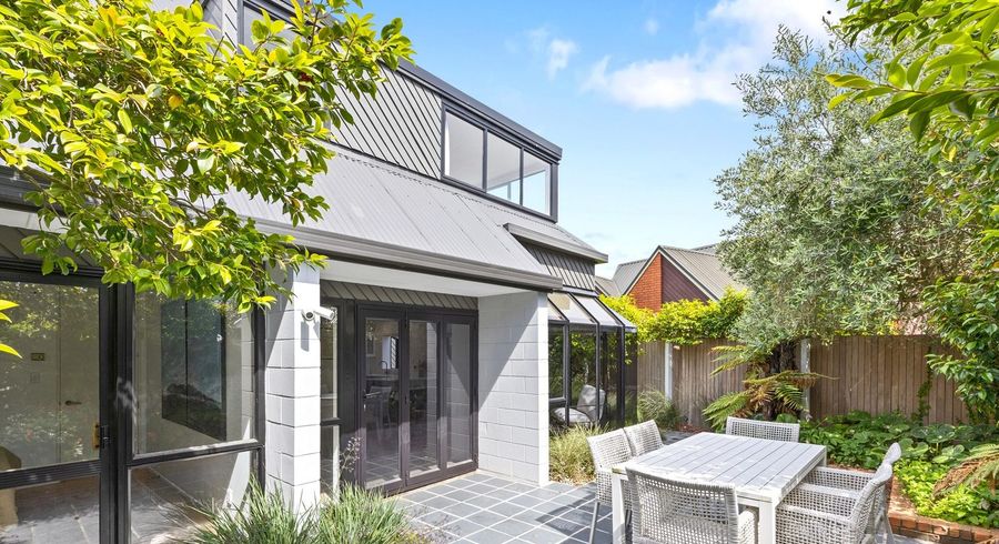  at 75b Aikmans Road, Merivale, Christchurch City, Canterbury