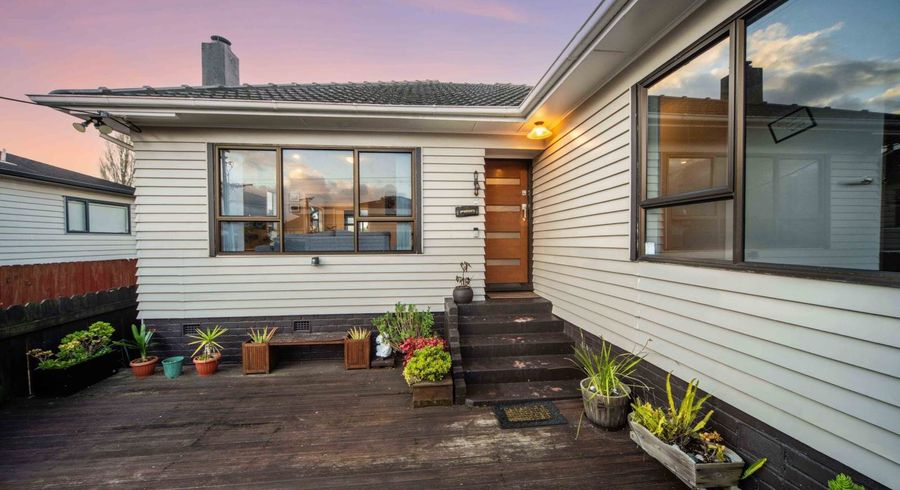  at 7 Netherlands Avenue, Kelston, Auckland