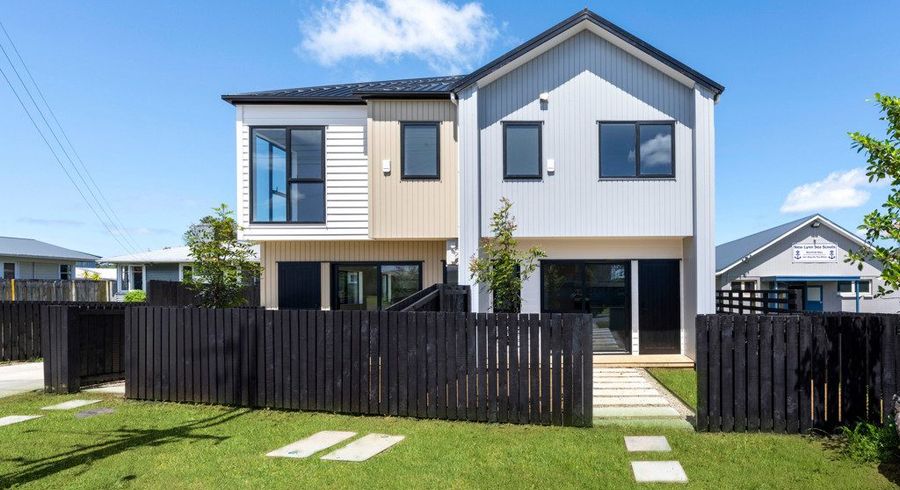  at 4/18 Albert Road, Kelston, Waitakere City, Auckland