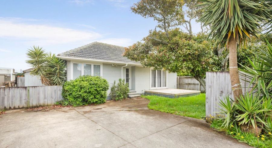  at 6 Rixon Place, Te Atatu Peninsula, Waitakere City, Auckland