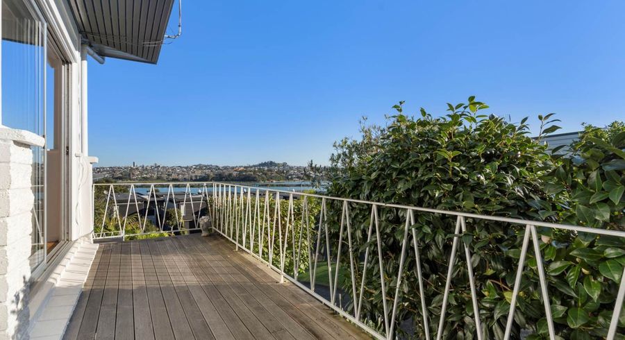  at 3/128 Paritai Drive, Orakei, Auckland