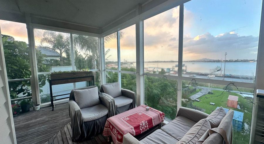  at 2/85 Princes Street, Northcote Point, North Shore City, Auckland