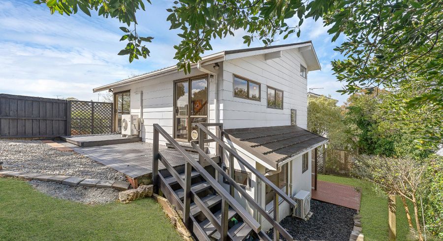  at 1/10 Heather Place, Sunnynook, North Shore City, Auckland