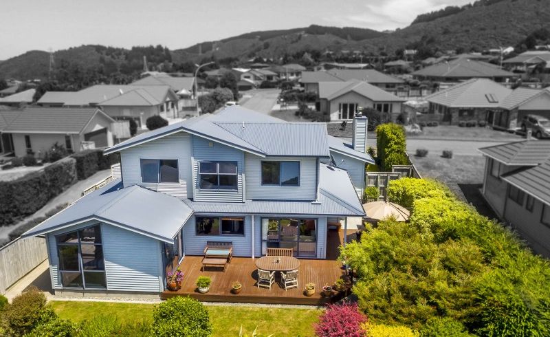  at 27 McEwen Crescent, Riverstone Terraces, Upper Hutt