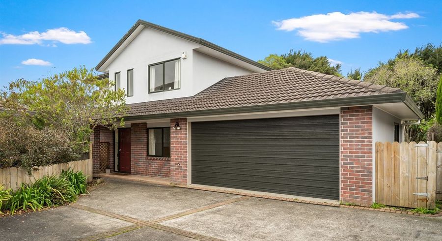  at 4/31 Roanoke Way, Albany, Auckland