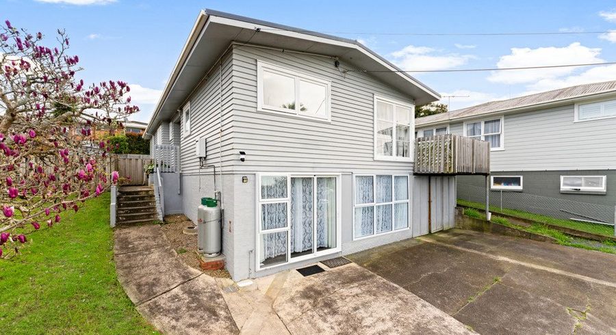  at 6 Merville Avenue, Te Atatu South, Auckland
