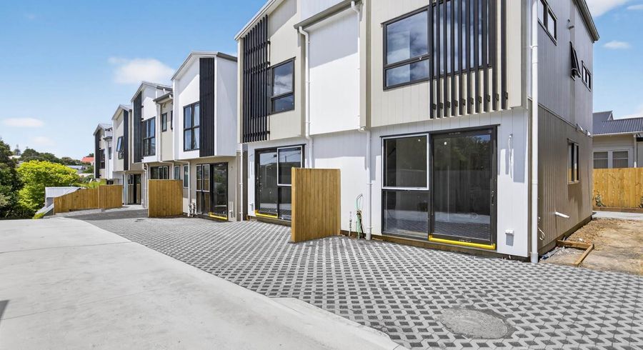  at 18 Woodglen Road, Glen Eden, Waitakere City, Auckland