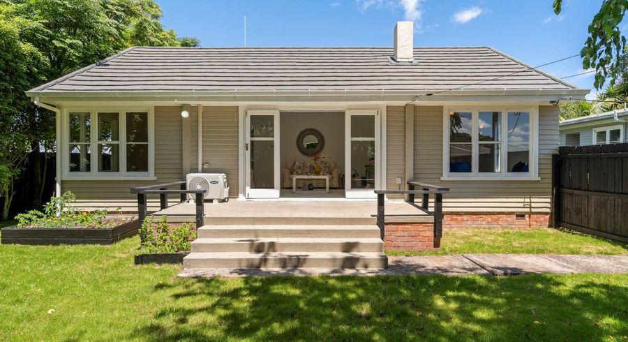  at 1/6 Taikata Road, Te Atatu Peninsula, Auckland