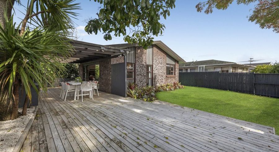  at 1/70 Mirrabooka Avenue, Botany Downs, Auckland