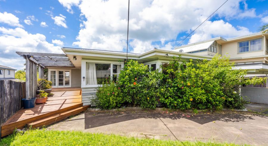  at 93 Sylvan Avenue, Northcote, North Shore City, Auckland