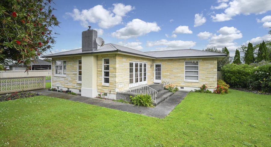  at 1413 Caroline Road, Mayfair, Hastings