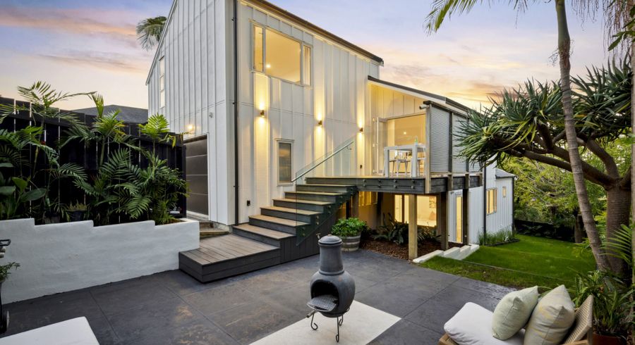  at 2/4 Richards Avenue, Forrest Hill, North Shore City, Auckland