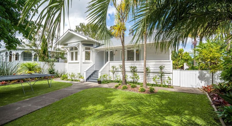  at 15 Waterview Road, Stanley Point, Auckland