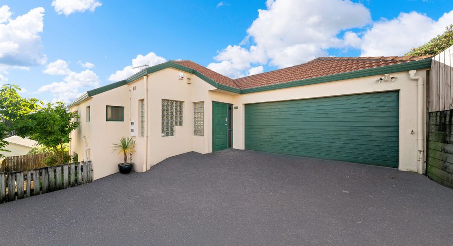  at 2/37 Monarch Avenue, Hillcrest, Auckland
