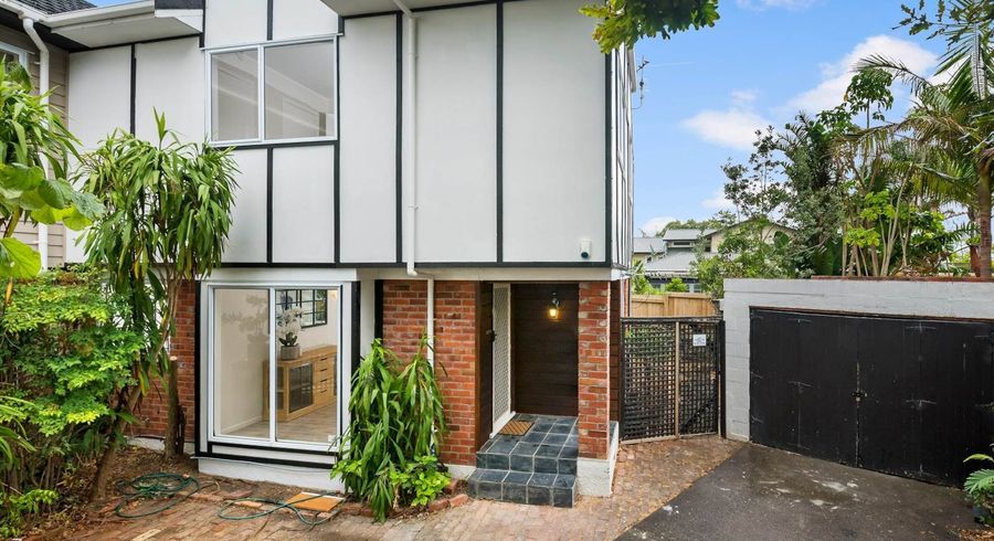  at 2/5 Stanley Avenue, Milford, Auckland
