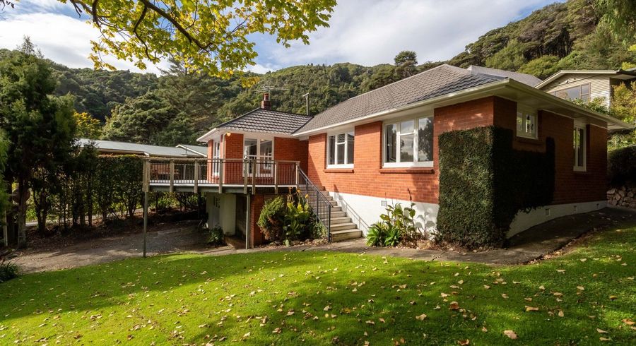  at 231 Whites Line East, Waiwhetu, Lower Hutt, Wellington