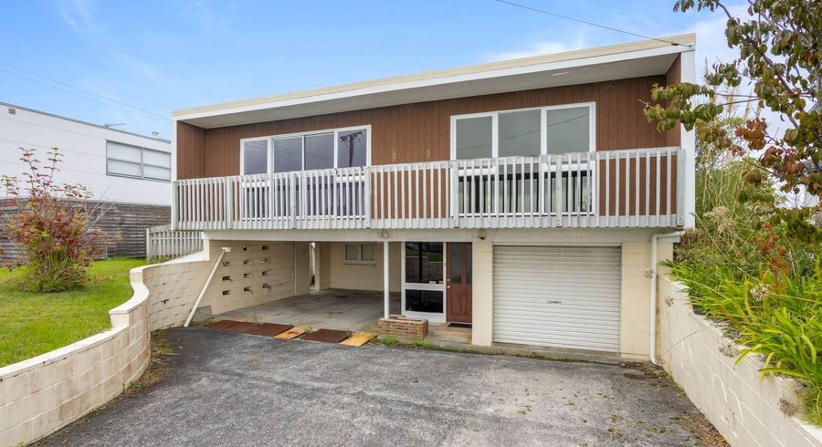  at 102 Knights Road, Rothesay Bay, Auckland