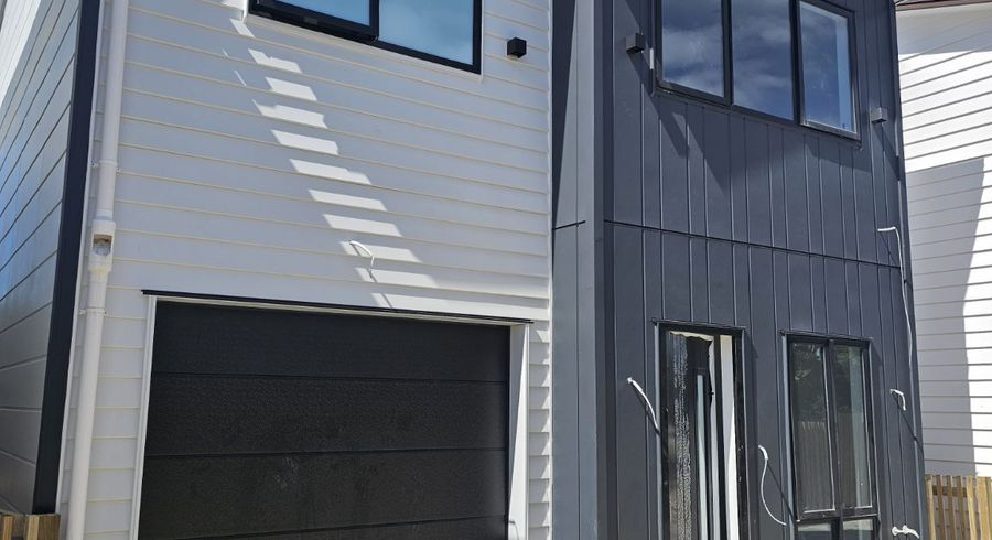  at 2/52 Hutchinsons Road, Bucklands Beach, Manukau City, Auckland