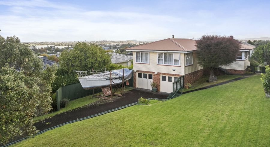  at 27 Grassways Avenue, Pakuranga, Auckland