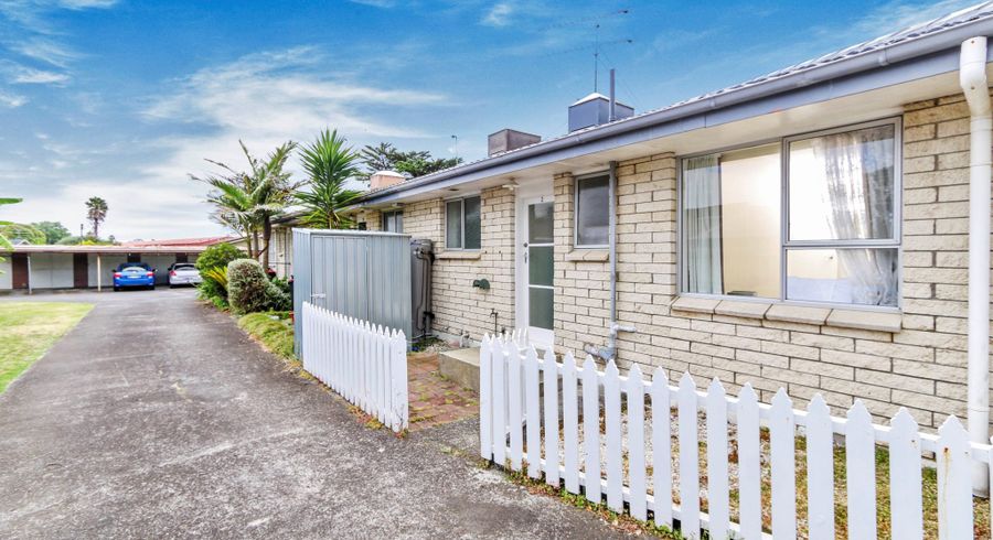  at 2/12 Stanhope Road, Mount Wellington, Auckland