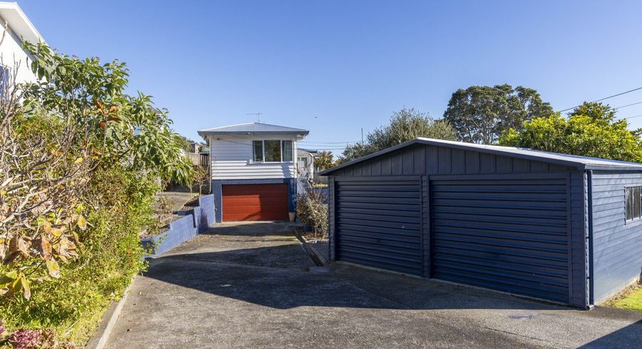  at 52 Queens Road, Glen Avon, New Plymouth, Taranaki